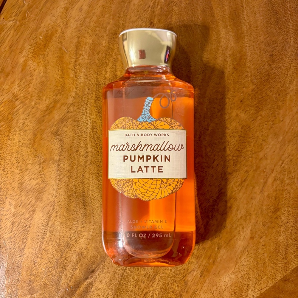 NWT Bath & Body Works Marshmallow Pumpkin Latte Shower Gel, Aloe Vitamin E, 10oz